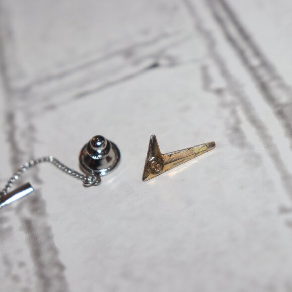 Vintage lapel pin check mark with 69 .75" - Picture 3 of 4